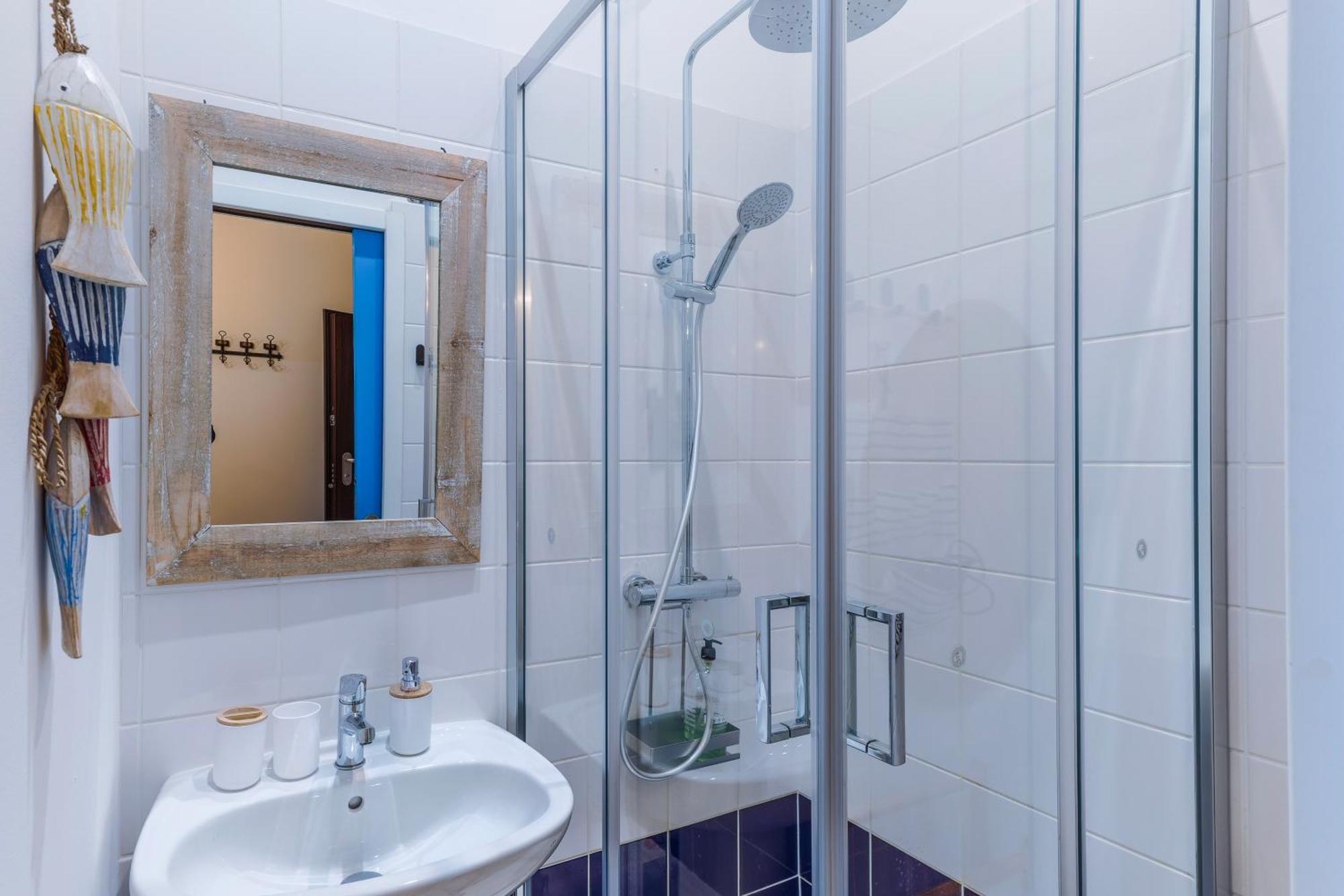 Studio Travel 24M2, 120M Vieux-Port ,Clim , Wifi ,Acces Autonome Avec Code Marsella Exterior foto